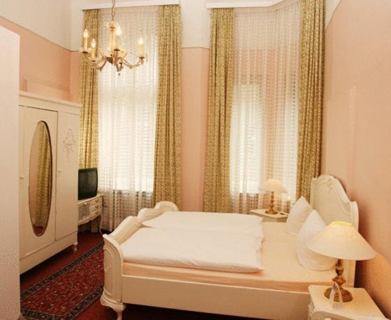 برلين Hotel Pension Fasanenhaus المظهر الخارجي الصورة